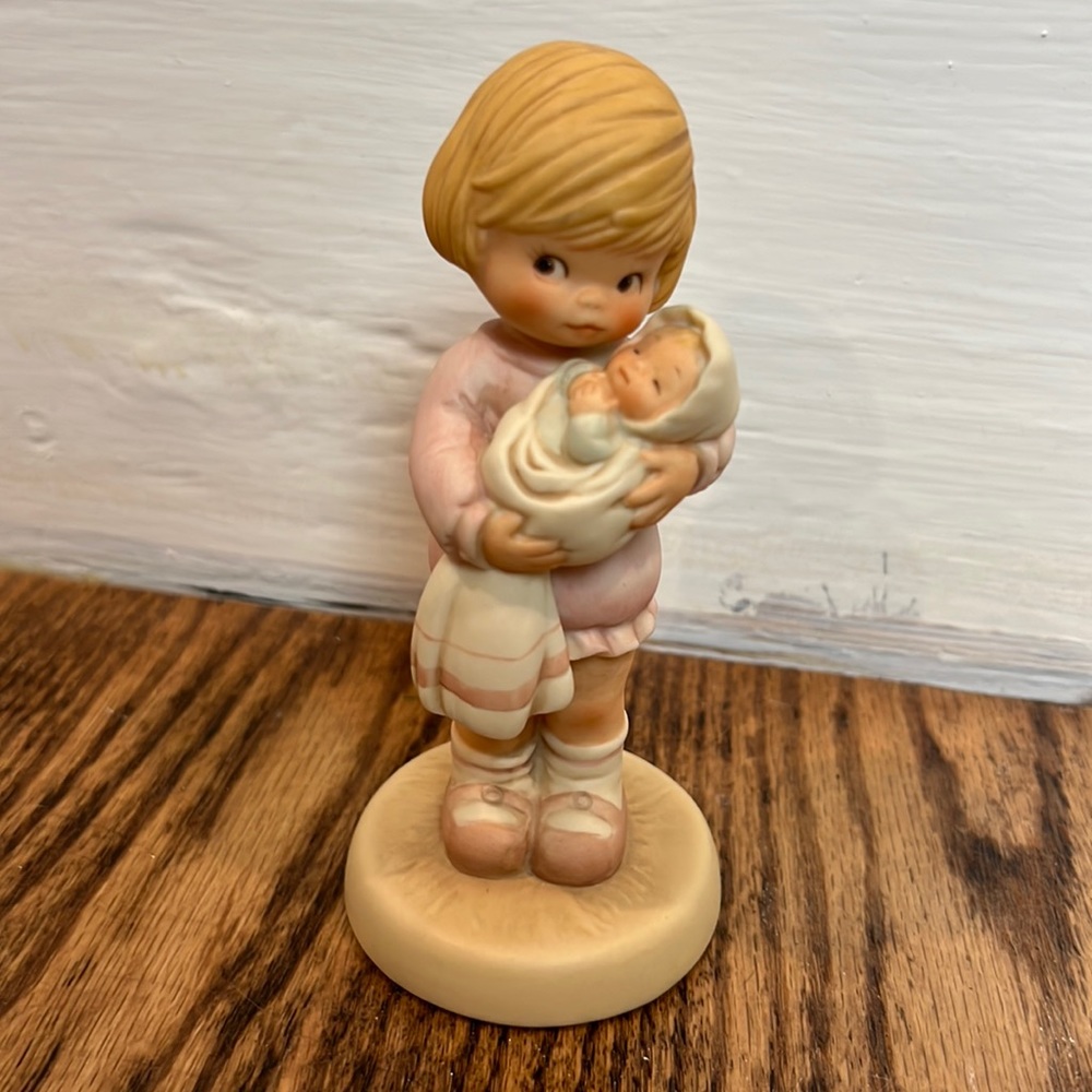 Vintage Memories of Yesterday Figurine - Can I Keep Her Mommy